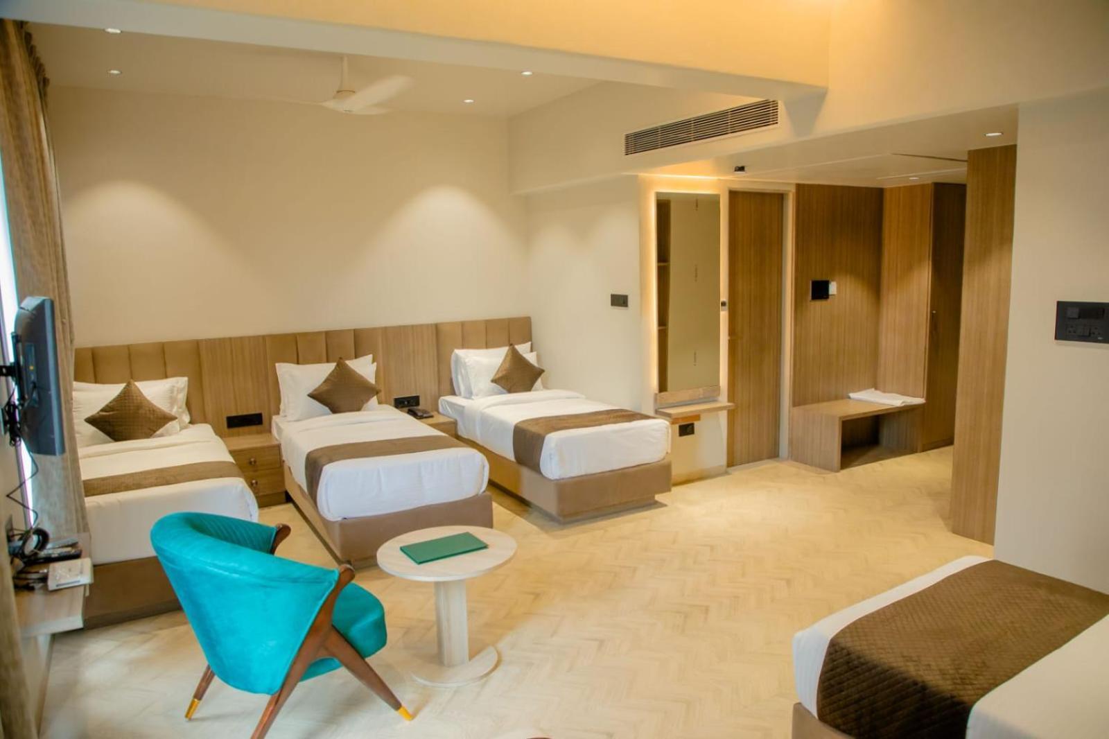 Отель Narayani Executive Tuljapur Экстерьер фото